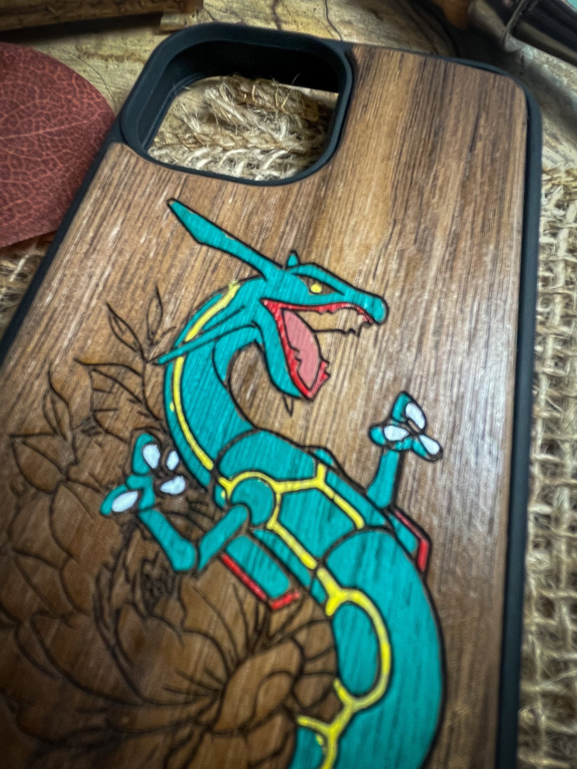 a wooden phone case with an image of a lizard on it